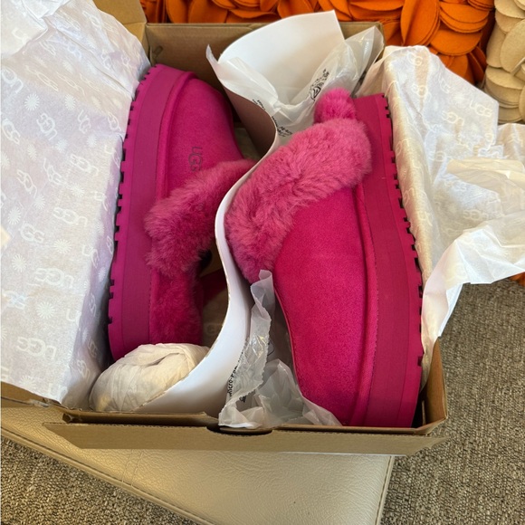❣️🆕UGG Disquette Platform Slippers in Dark Peony❣️ - Picture 8 of 9